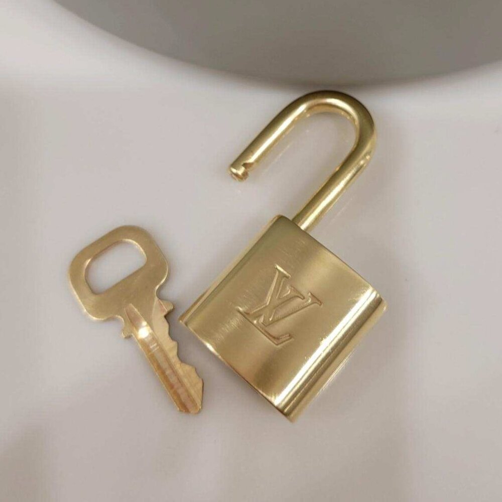 💯 Authentic Louis Vuitton Padlock and Key Gold Brass